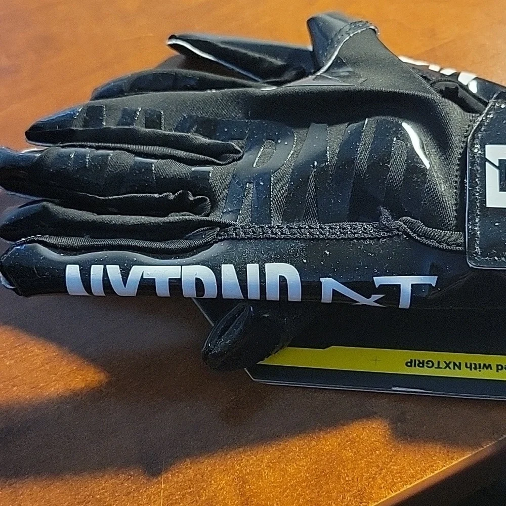 Black G1 Football Gloves NEW